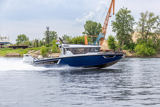 Катер Volzhanka VOYAGER 850 CABIN Катер Volzhanka VOYAGER 850 CABIN